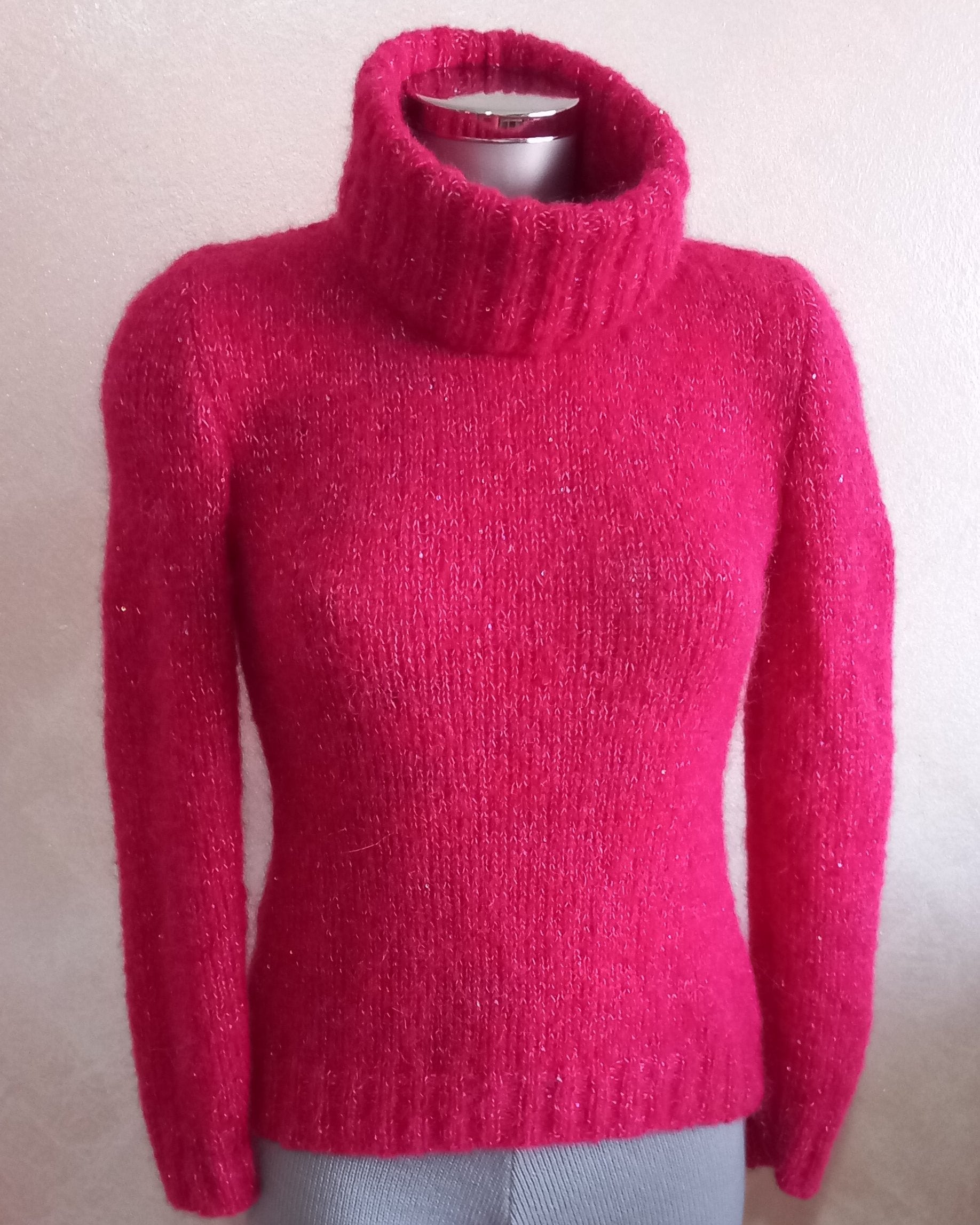 Maglione in misto lana impreziosito da paiettes lavorato ai ferri