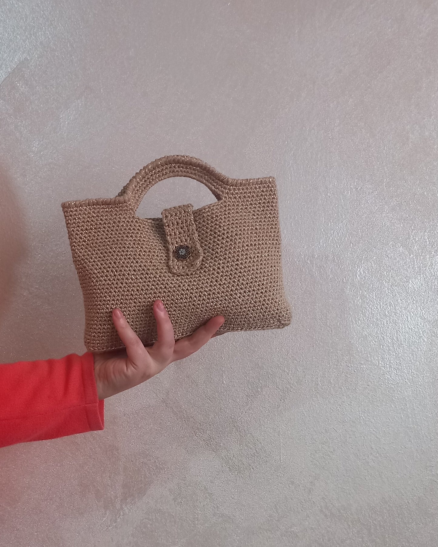 Borsa all'uncinetto colore noce con lamè dorato del modello mini bag stella